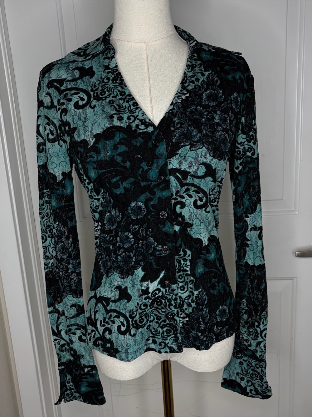 Vintage 90s Inc International Concepts Black Blue Lace Collared V Neck shirt